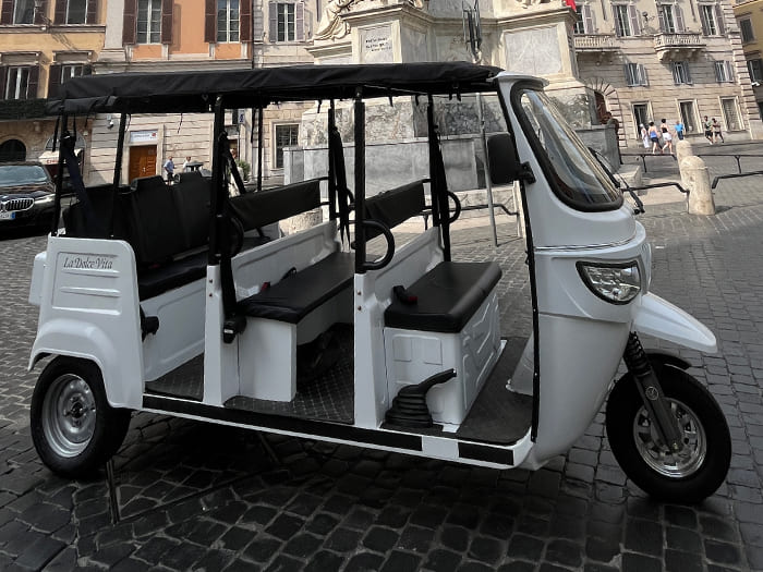 TUK TUK ELETTRICO “La Dolce Vita” TUK TUK ELETTRICO “La Dolce Vita”